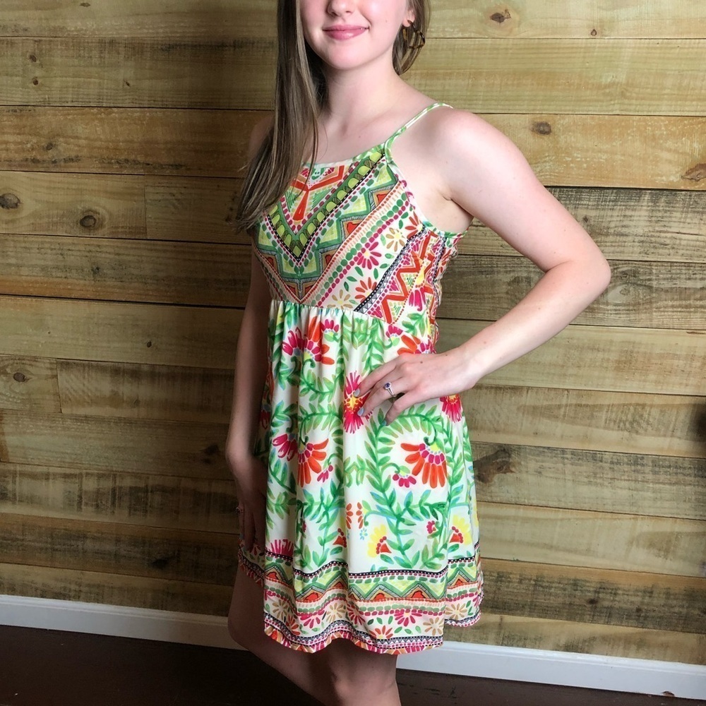Lovemarks, colorful dress - Picture 2 of 10